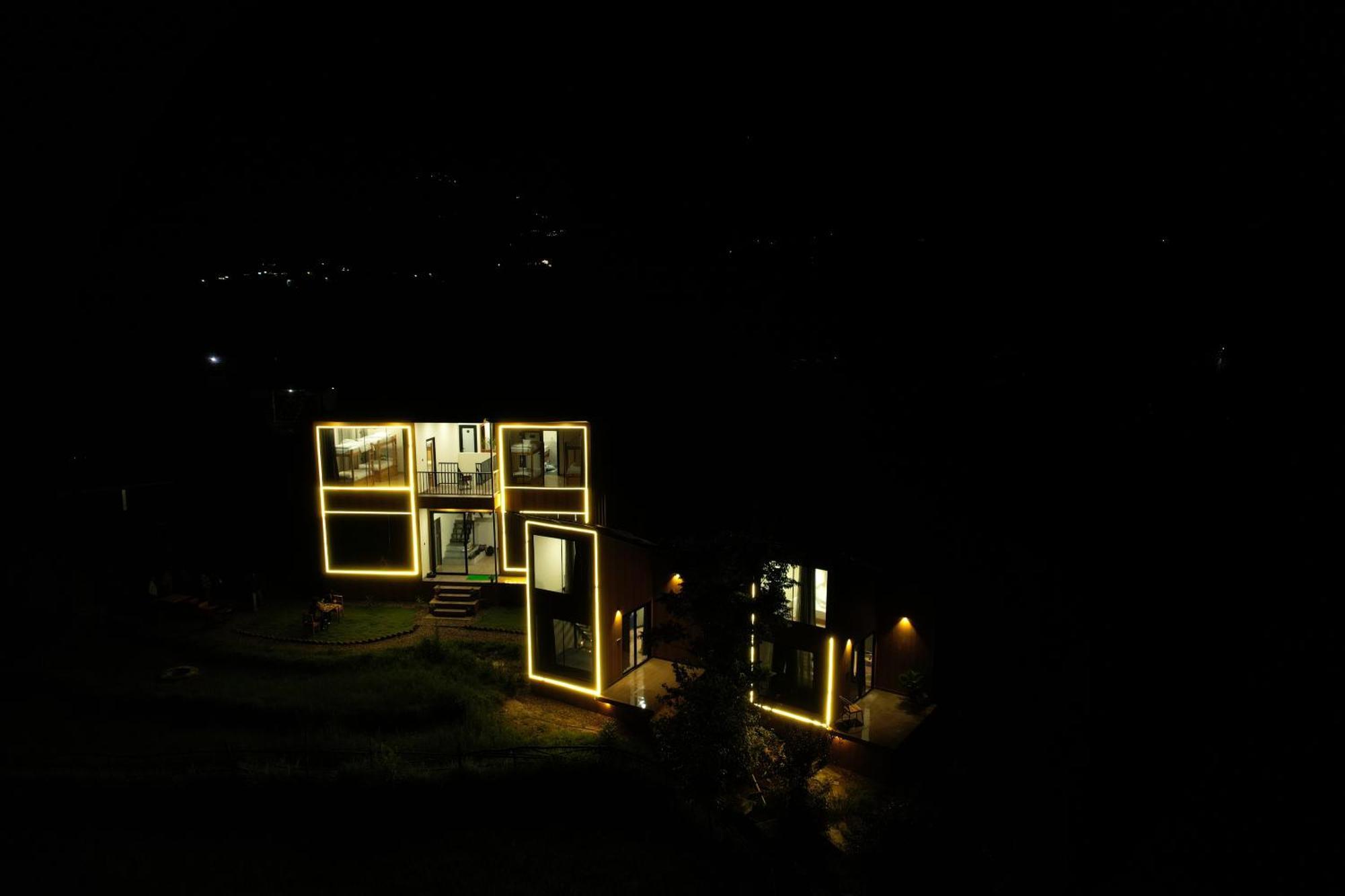 The Solace Bir 외부 사진